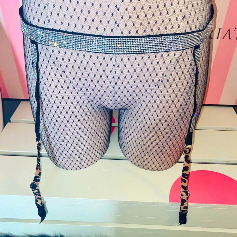 NEW Victoria’s Secret VERY SEXY Shine Strap Garter Belt M/L